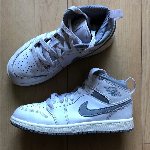 Jordan Air 1 Mid white stealth - Picture 1 of 4